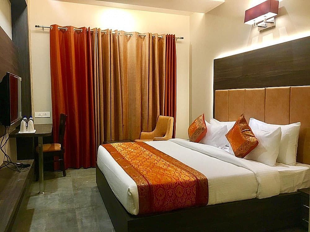 Hotel Abhinav International Deluxe Room 2