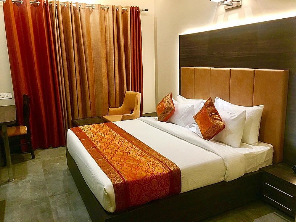 Hotel Abhinav International Deluxe Room 10