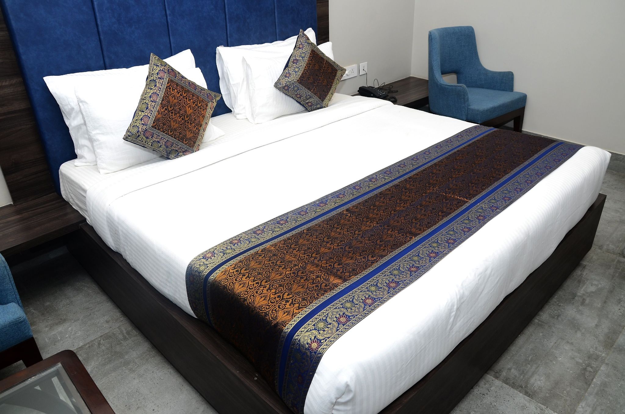 Hotel Abhinav International Deluxe Room 4