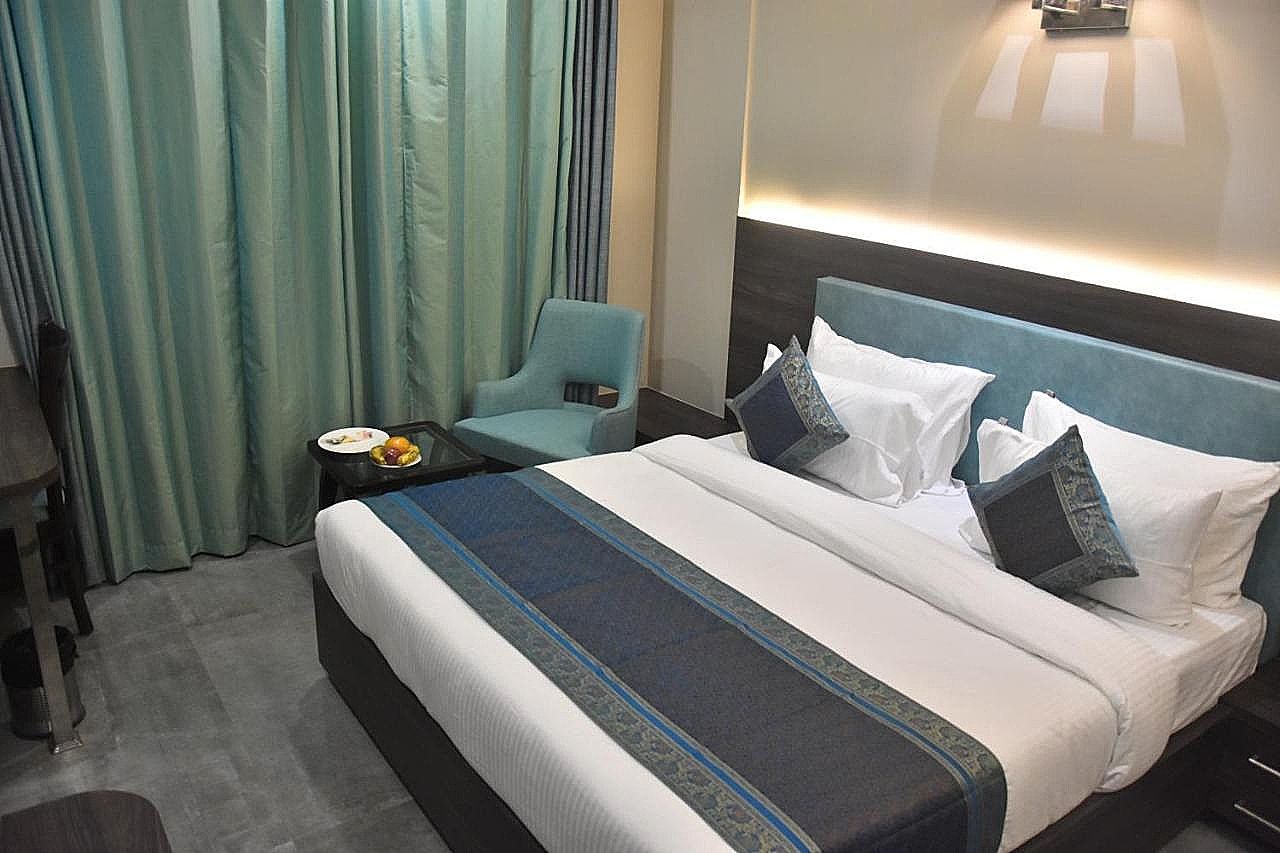 Hotel Abhinav International Deluxe Room 6