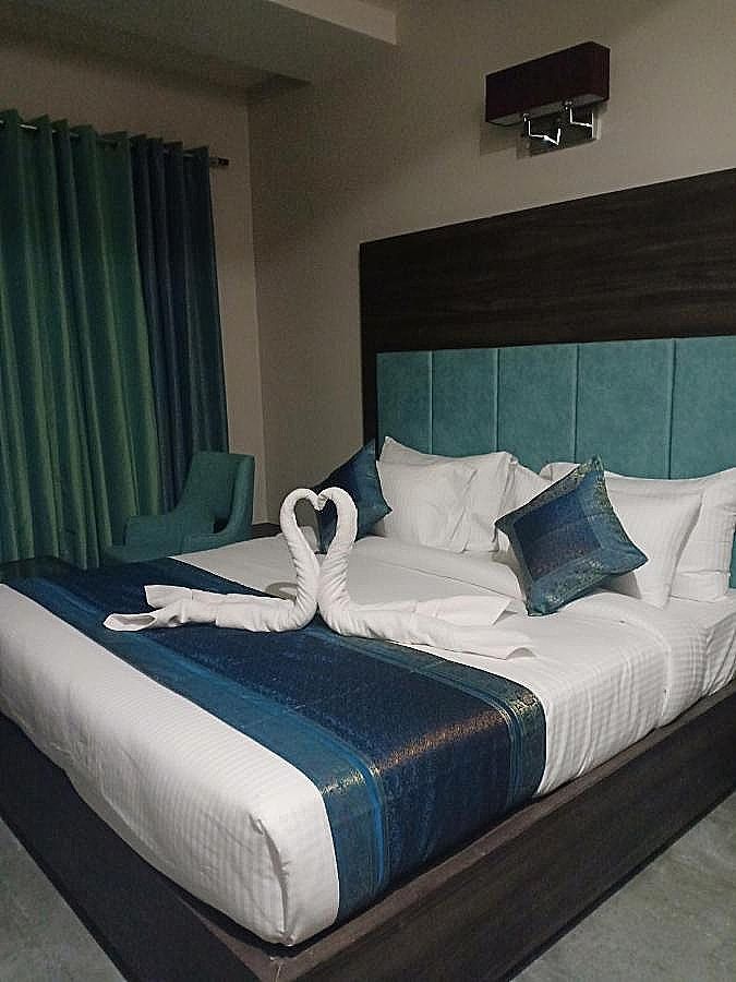 Hotel Abhinav International Deluxe Room 7