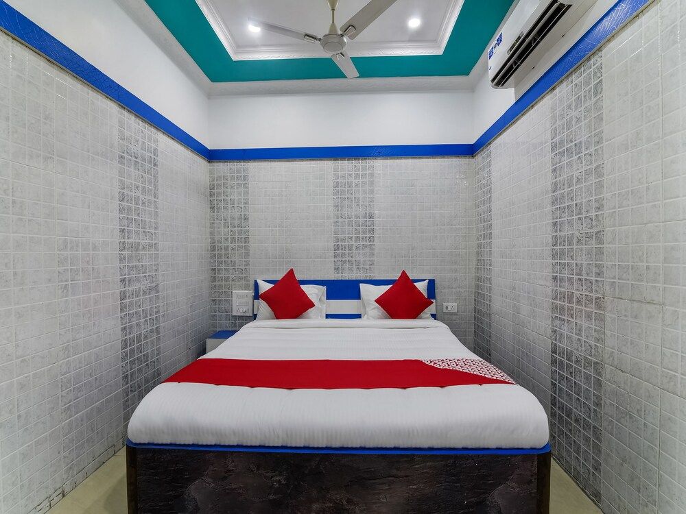 OYO 30545 Hotel Jeevan Park Double or Twin Room 10