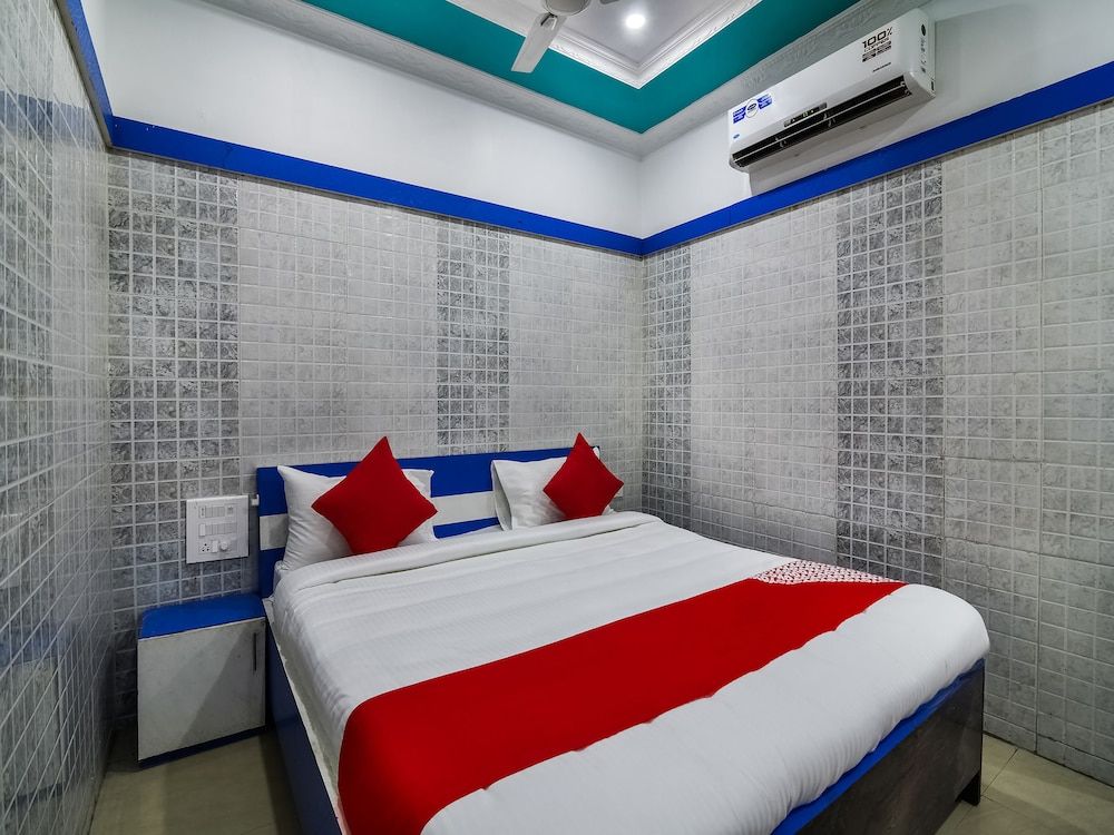 OYO 30545 Hotel Jeevan Park Double or Twin Room 7