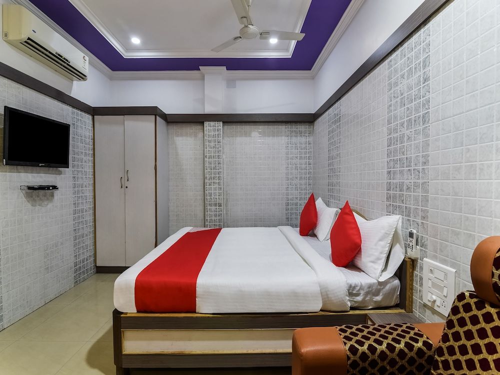 OYO 30545 Hotel Jeevan Park Double or Twin Room