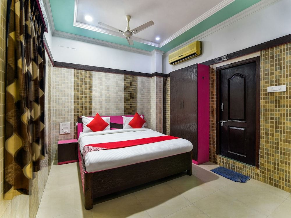 OYO 30545 Hotel Jeevan Park Double or Twin Room 3