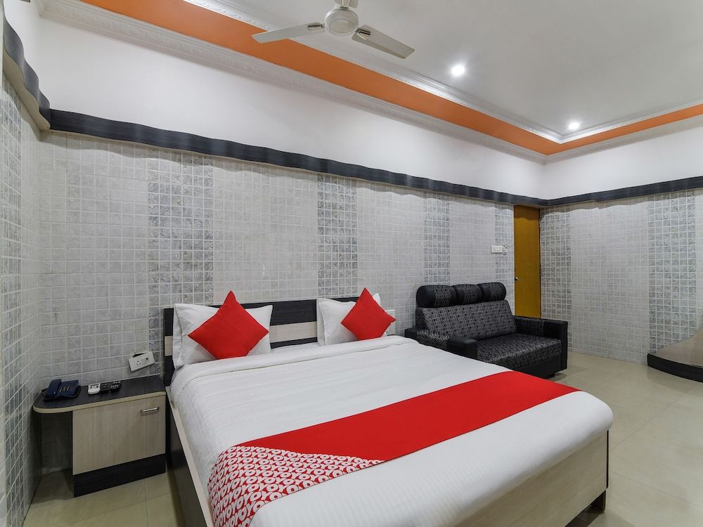 OYO 30545 Hotel Jeevan Park Double or Twin Room 4