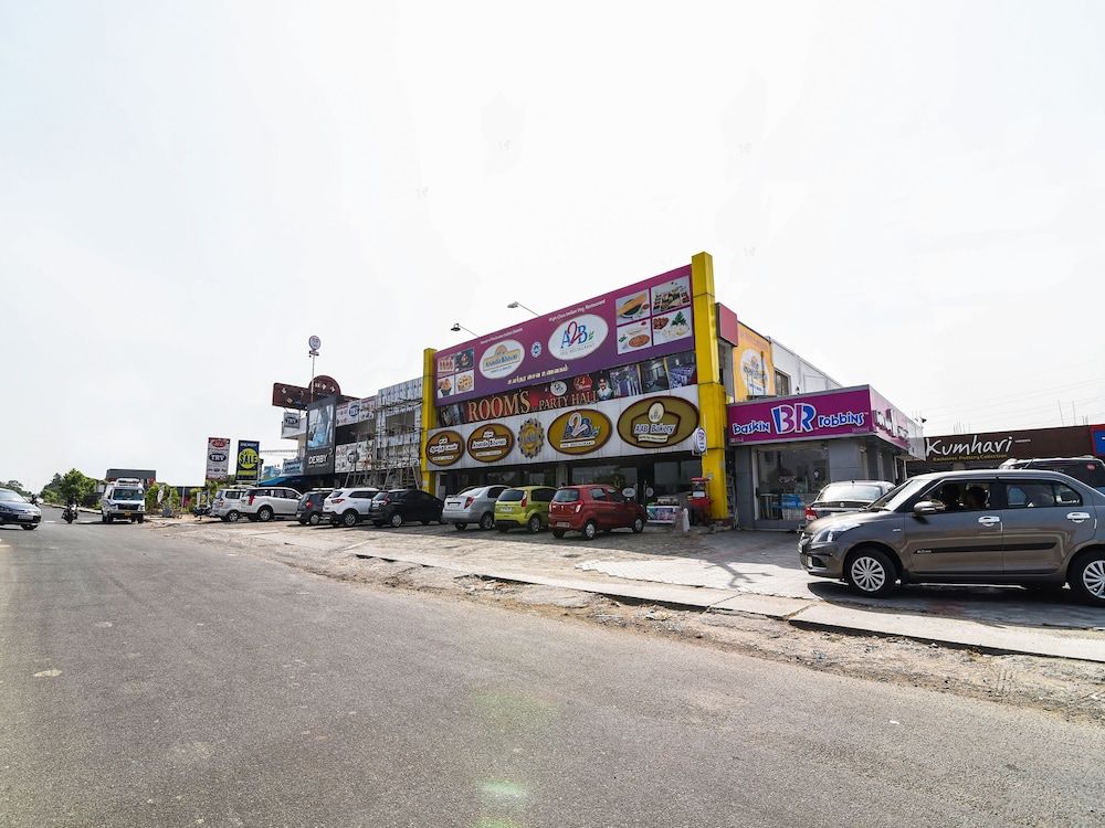 OYO 30545 Hotel Jeevan Park