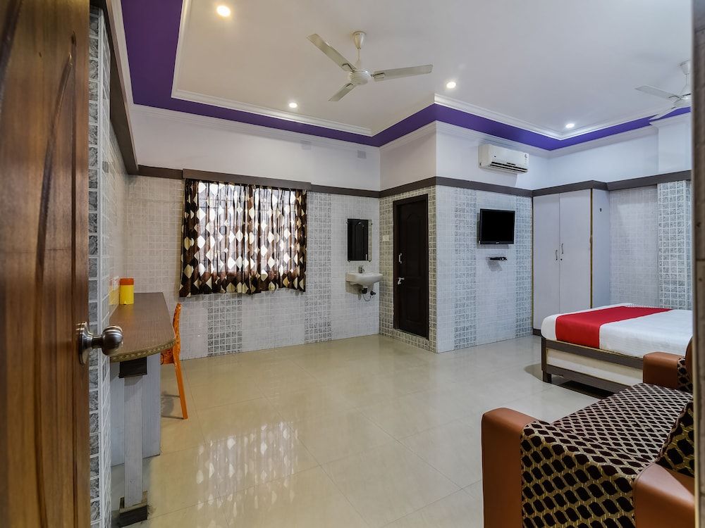 OYO 30545 Hotel Jeevan Park Double or Twin Room 2