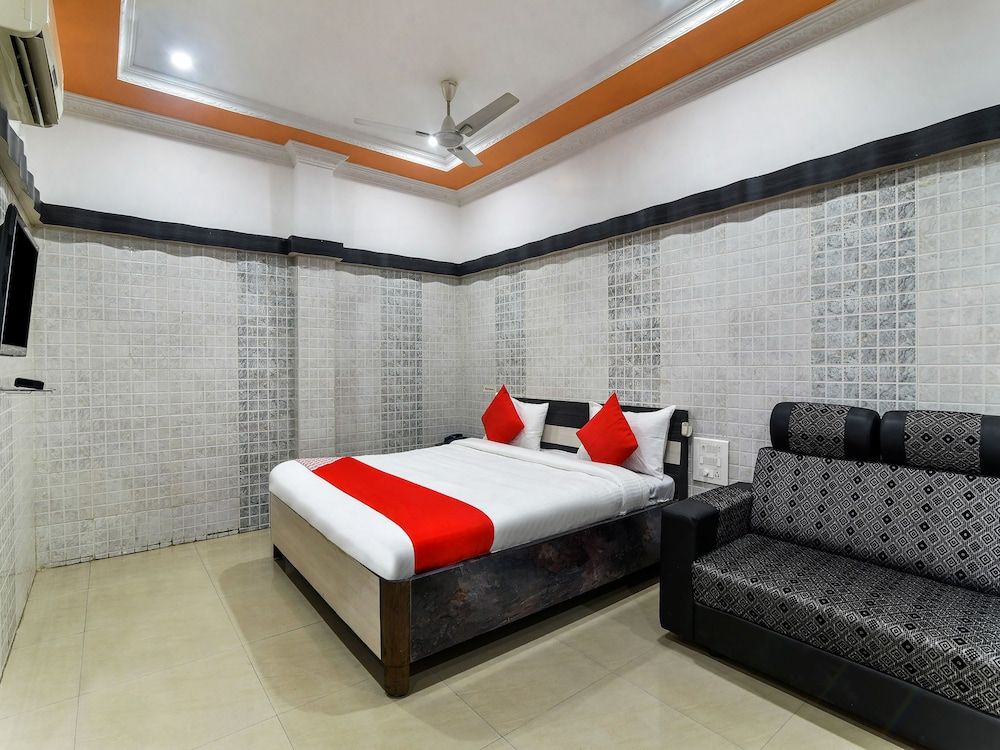 OYO 30545 Hotel Jeevan Park Double or Twin Room 17