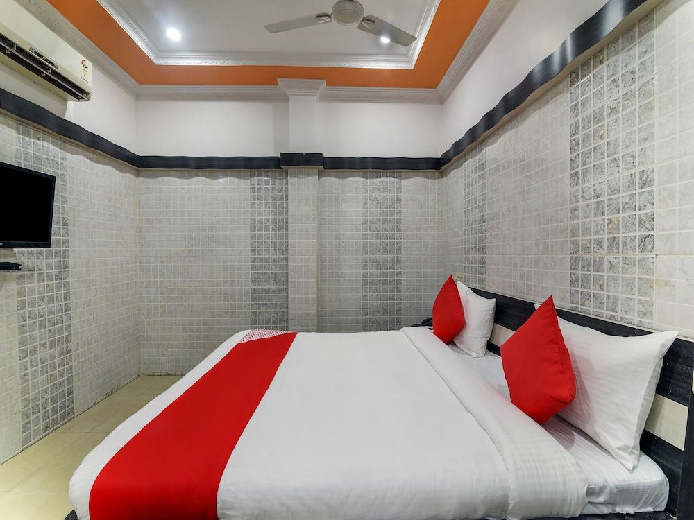 OYO 30545 Hotel Jeevan Park Double or Twin Room 6