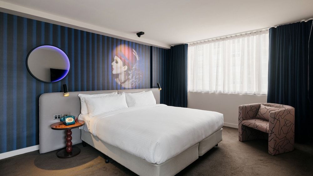 Suite, 1 Bedroom (City Skyline View)