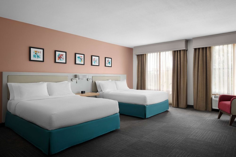 Room, 2 Queen Beds, Accessible (Mobility/Hearing, Roll In Shower)