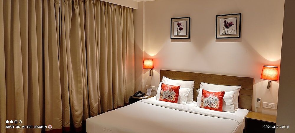 Le Lotus Grand Deluxe Room 3