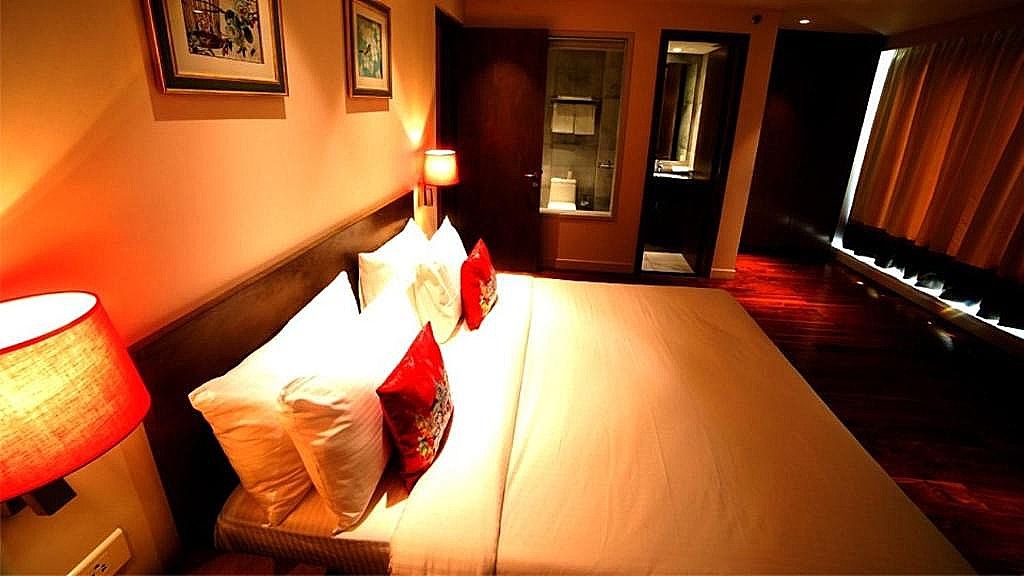 Le Lotus Grand Deluxe Room 5