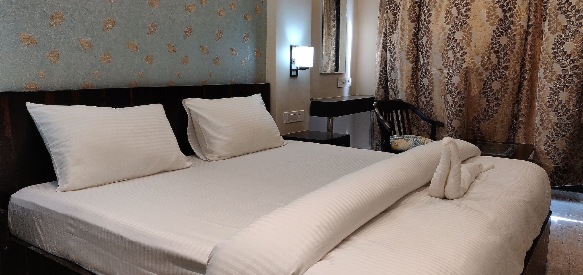 Hotel Varanasi Heritage Deluxe Double Room 4