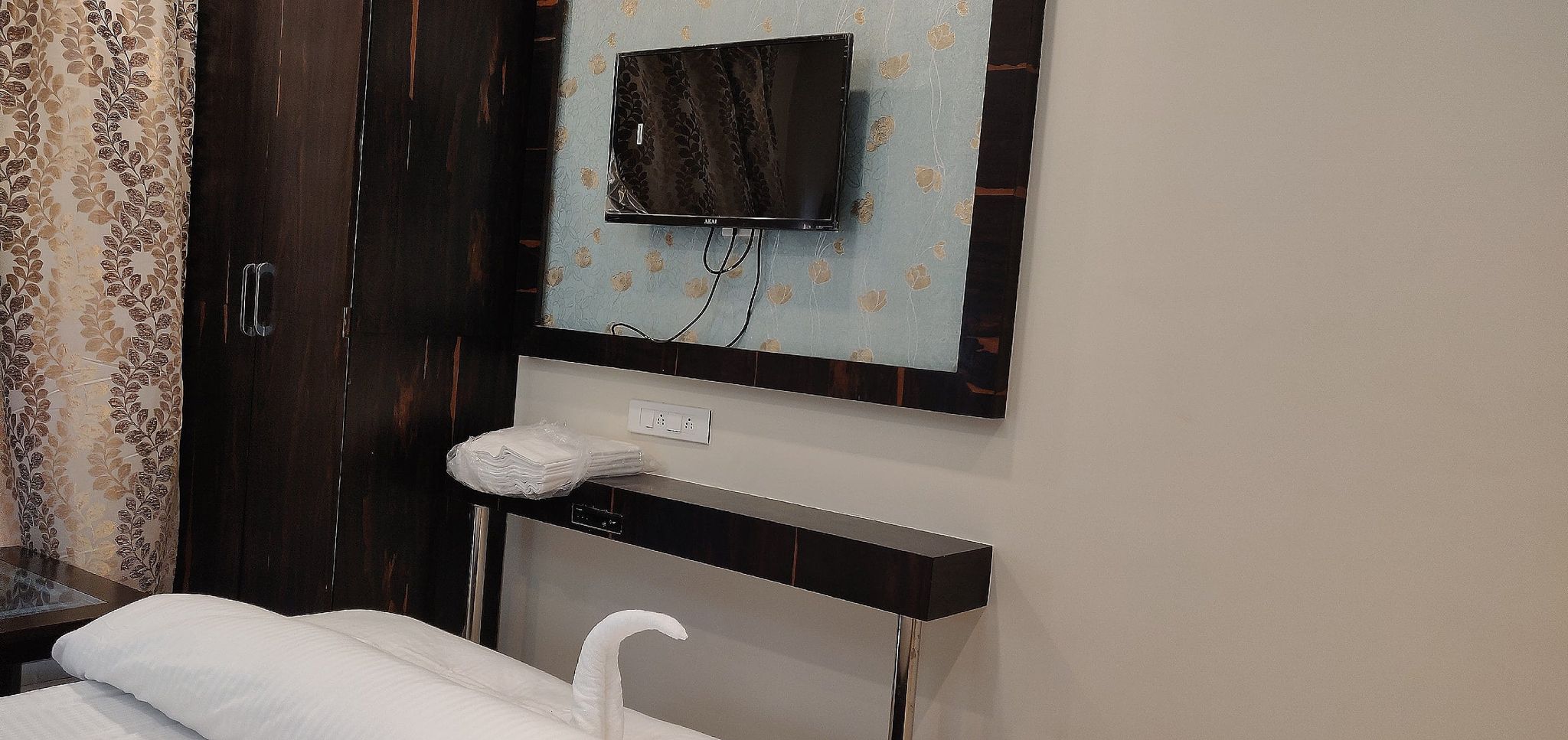 Hotel Varanasi Heritage Deluxe Double Room 8