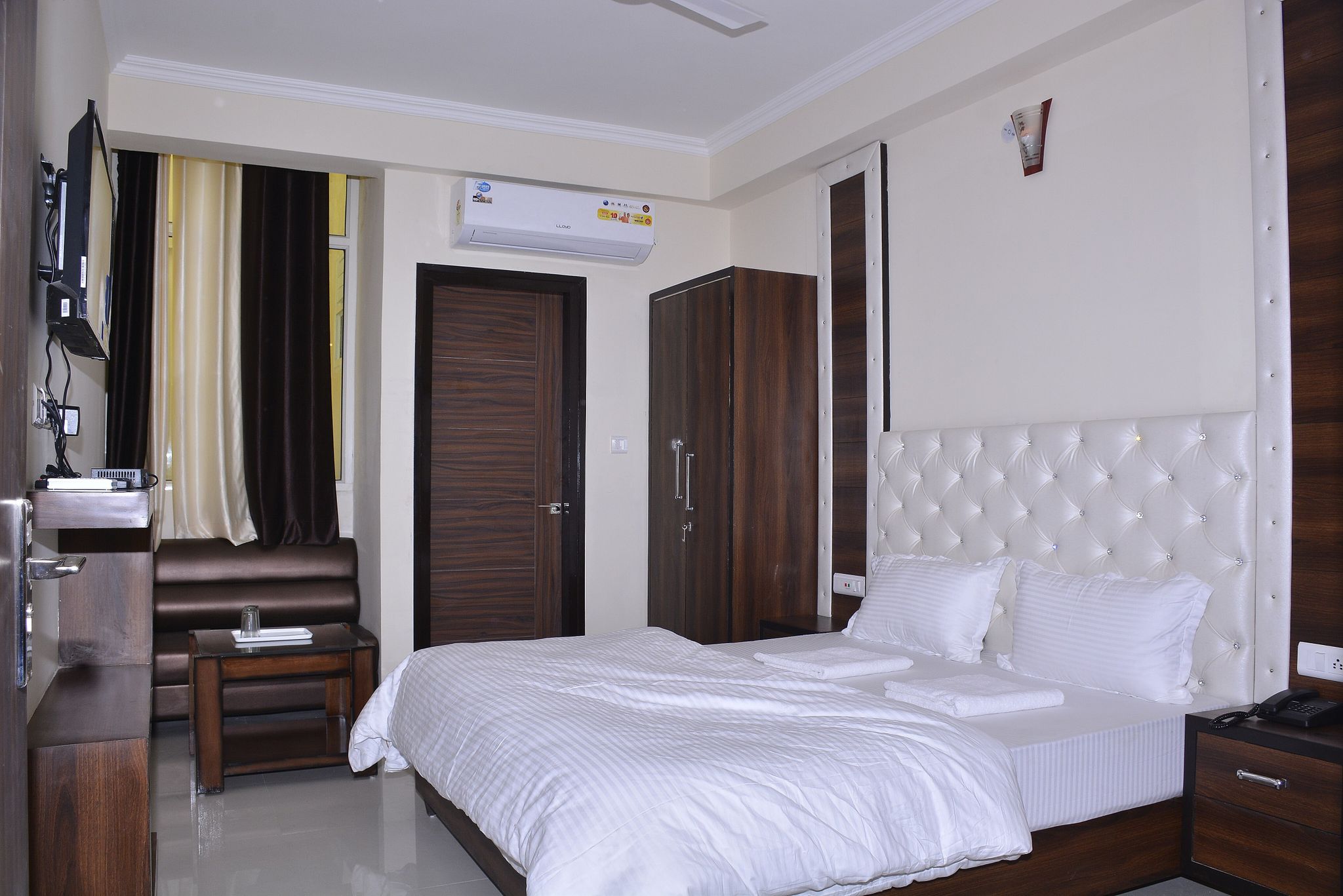 Hotel Eden Deluxe Room 6