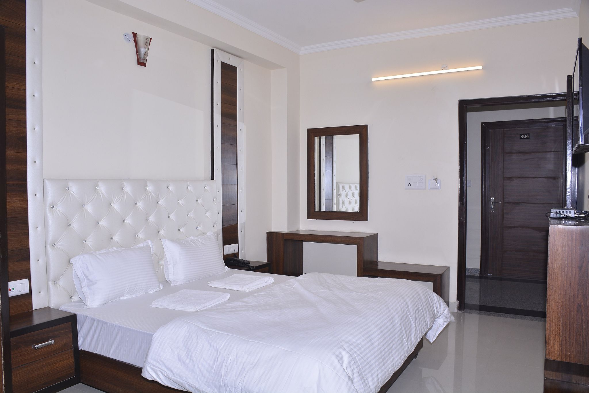 Hotel Eden Deluxe Room 5