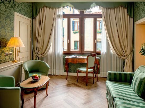 Suite Double with Sofa Bed with View