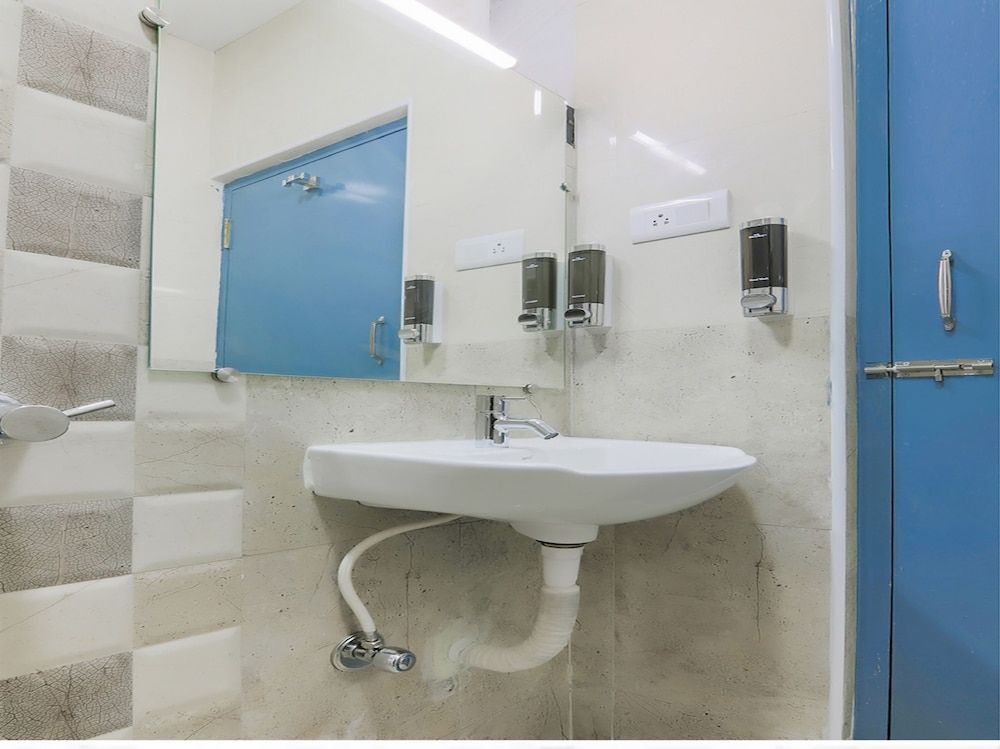 SilverKey Executive Stays 29607 ECR 1 Double or Twin Room 5