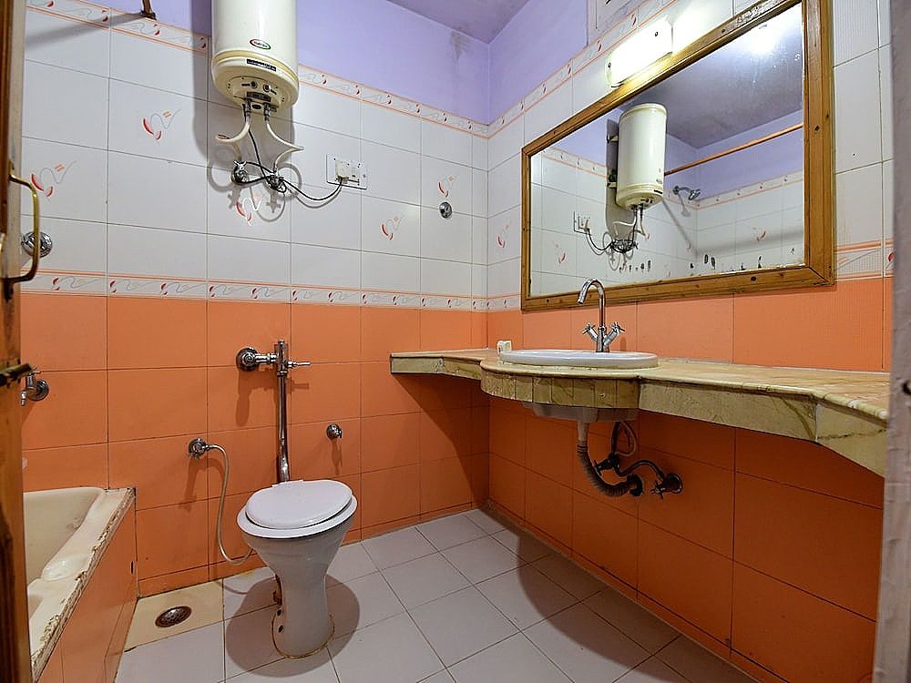 OYO 13218 Hotel Hollywood Double or Twin Room 11