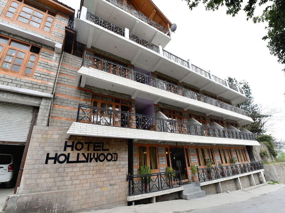 OYO 13218 Hotel Hollywood