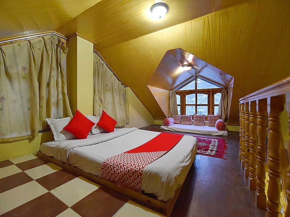 OYO 13218 Hotel Hollywood Double or Twin Room 9