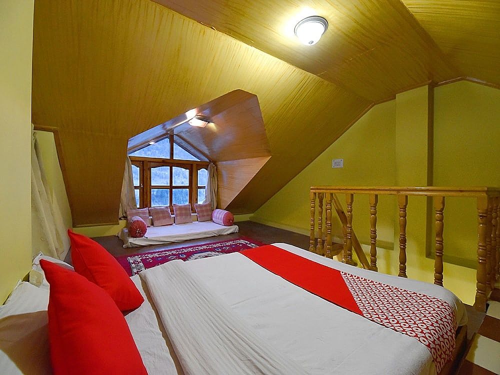 OYO 13218 Hotel Hollywood Double or Twin Room 6