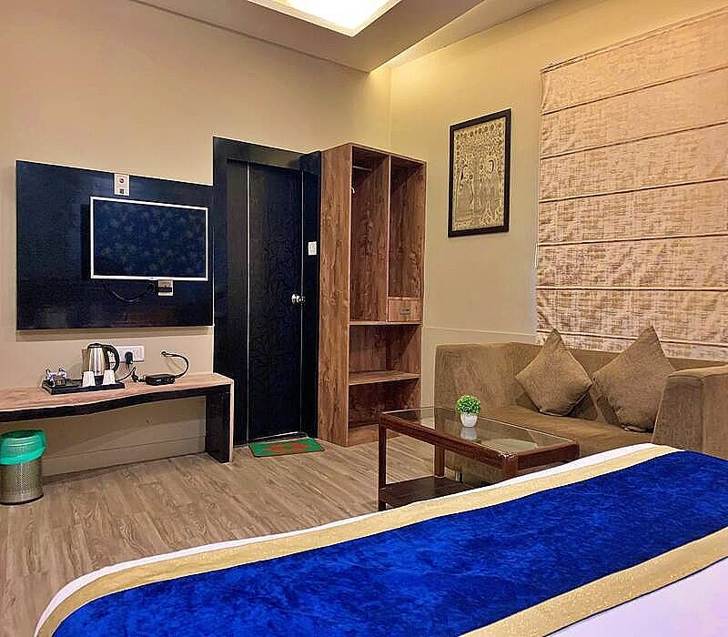 Hotel Runway Inn Premium Economy Room  4