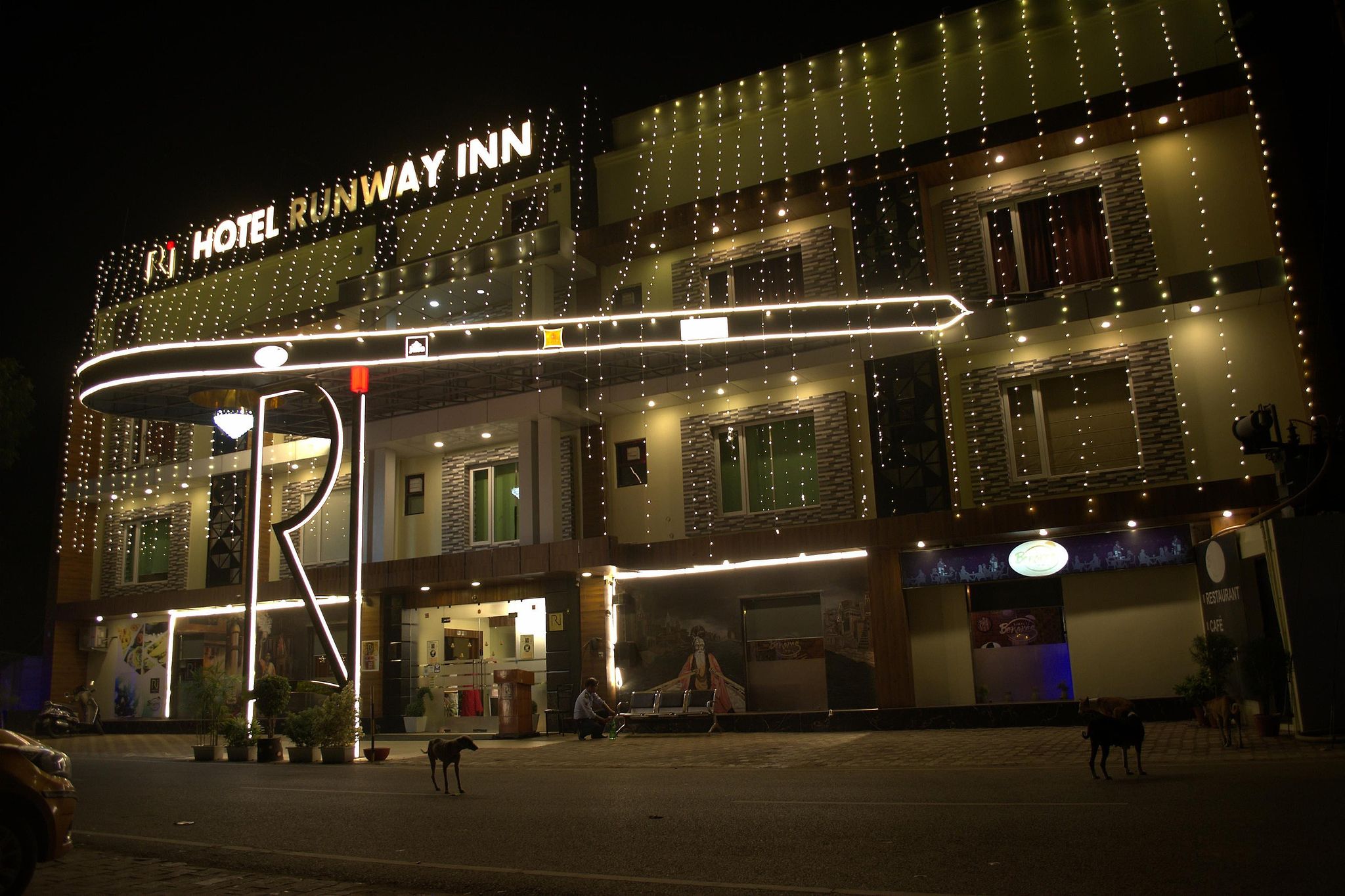 undefined Hotel Runway Inn 6