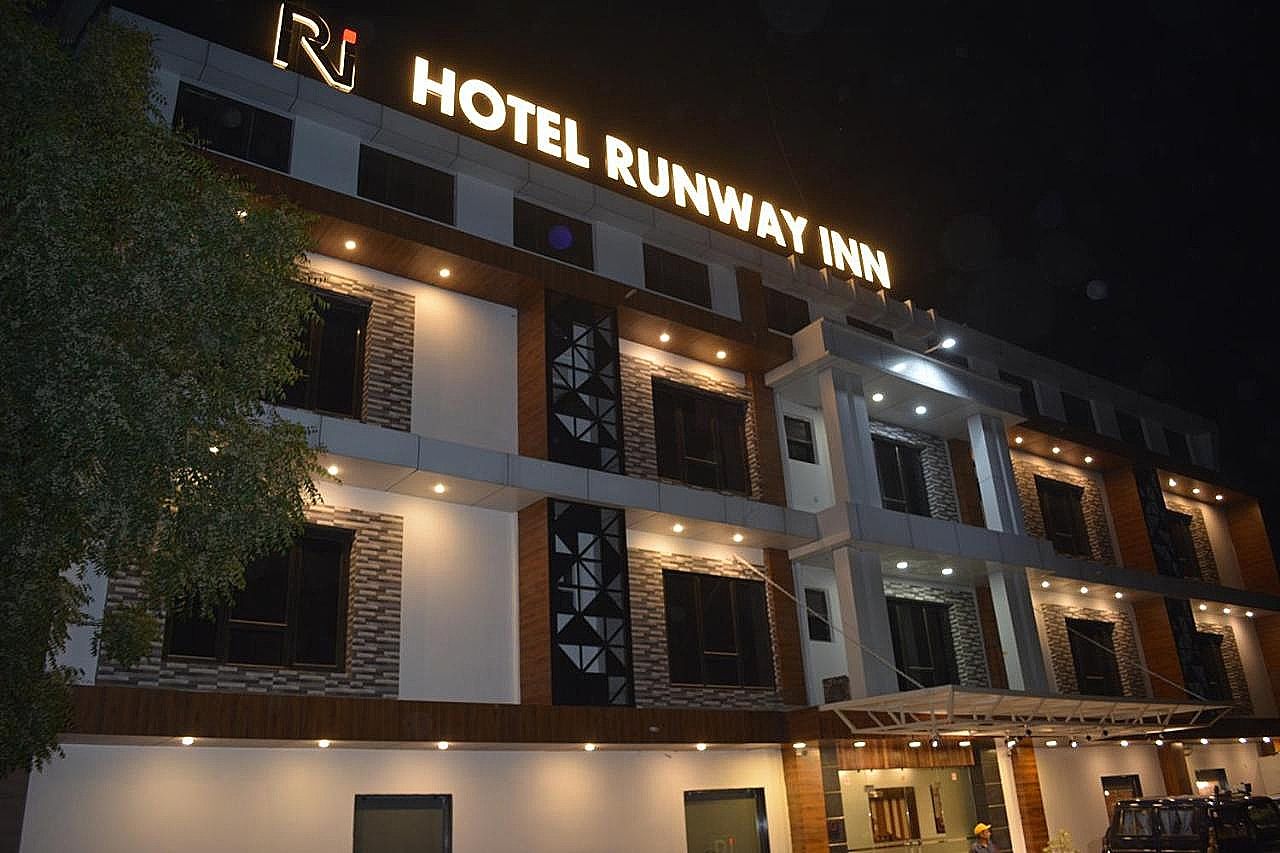 Hotel Runway Inn Premium Economy Room  6