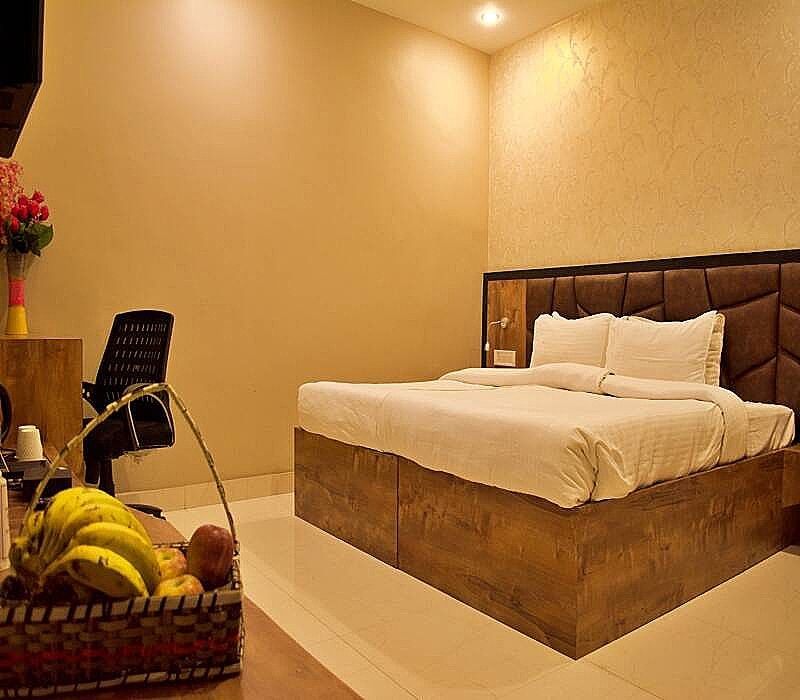 Hotel Runway Inn Premium Economy Room  8