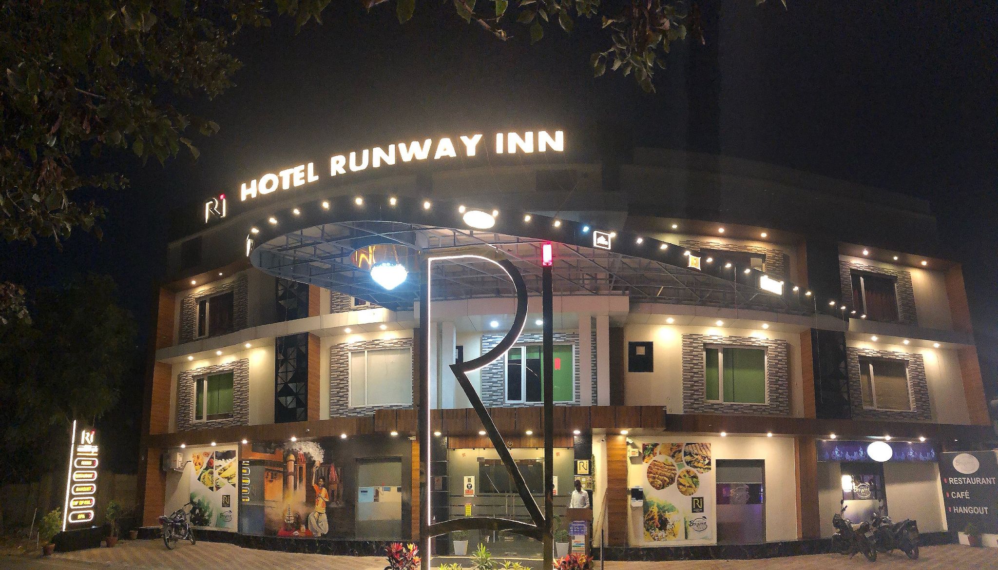 undefined Hotel Runway Inn 7