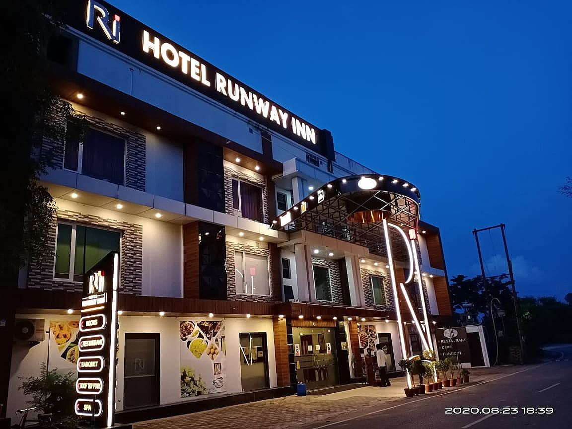 undefined Hotel Runway Inn 9