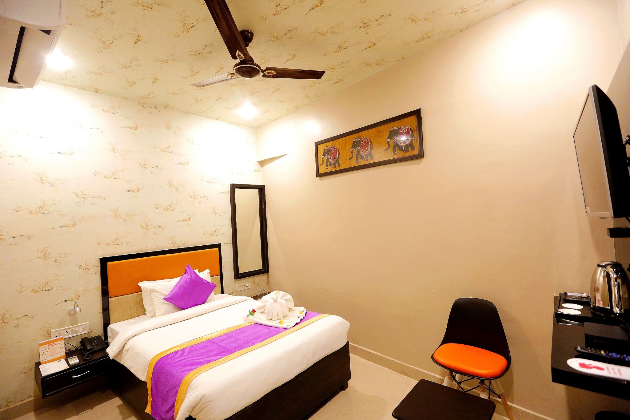 Hotel Runway Inn Premium Economy Room  3