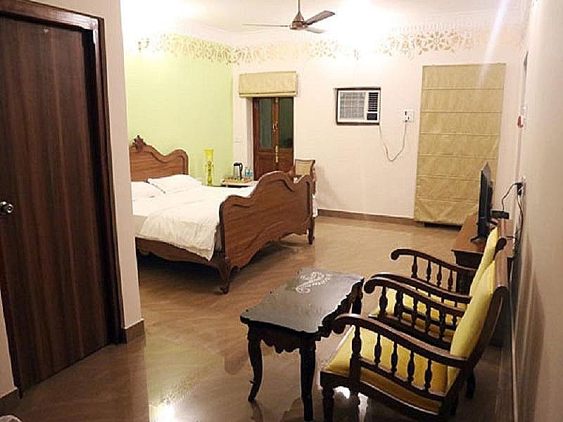 Vijaigarh Kothi Super Deluxe Room 19