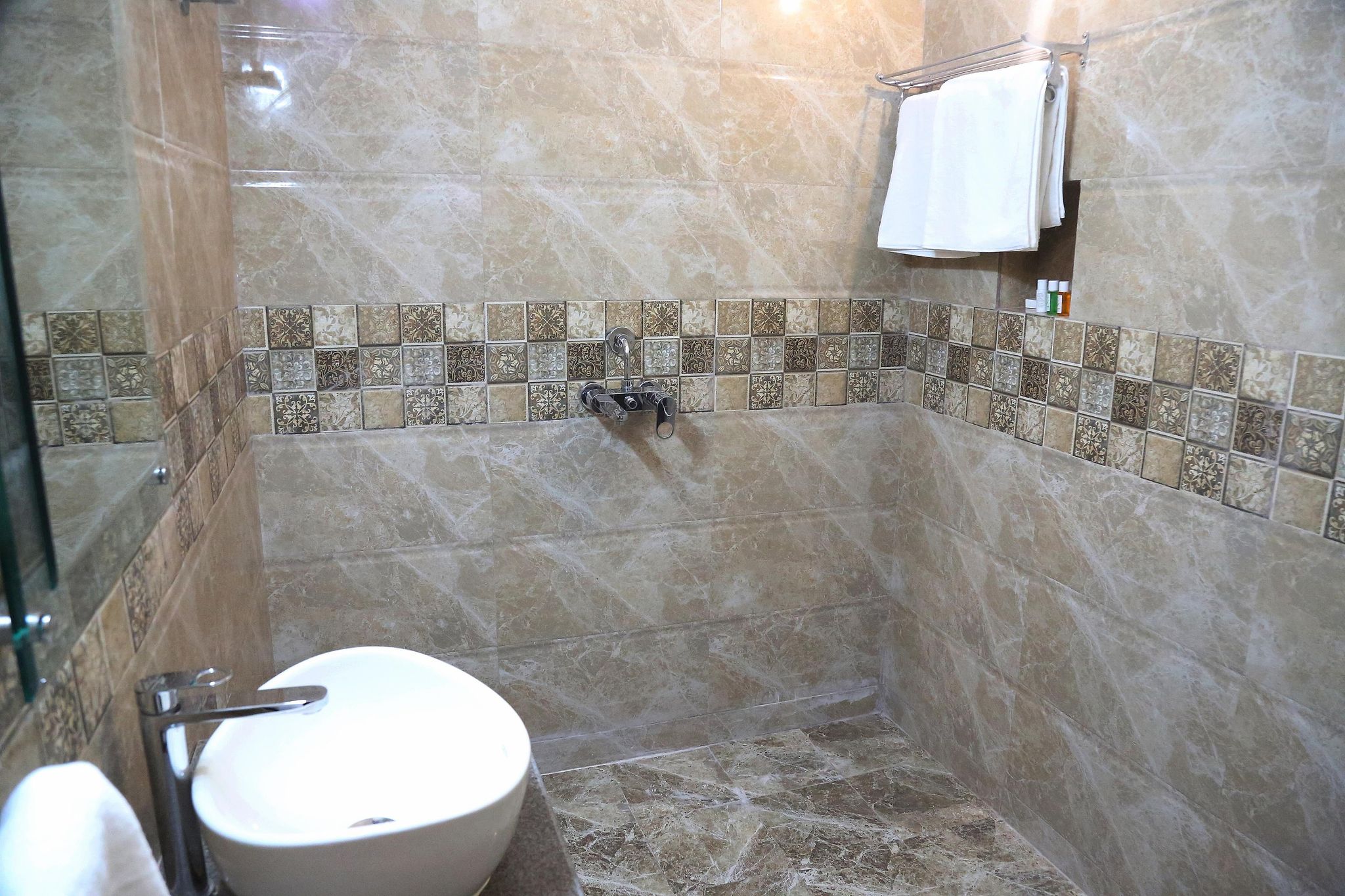 Vijaigarh Kothi Super Deluxe Room 12