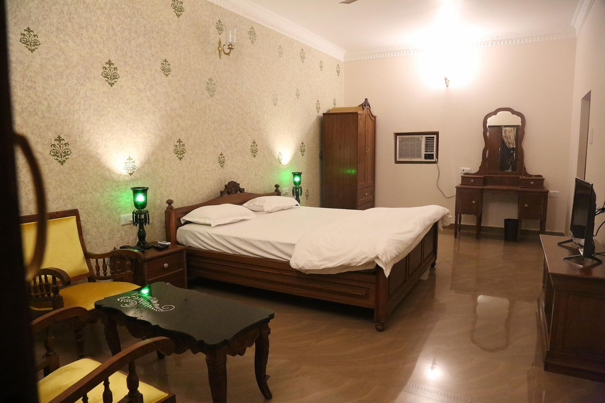 Vijaigarh Kothi Super Deluxe Room 2