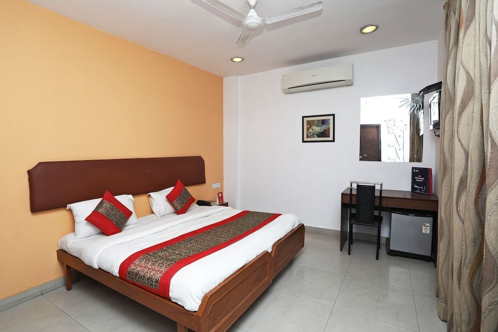 OYO 14777 White Tiger Villa Standard Room 10