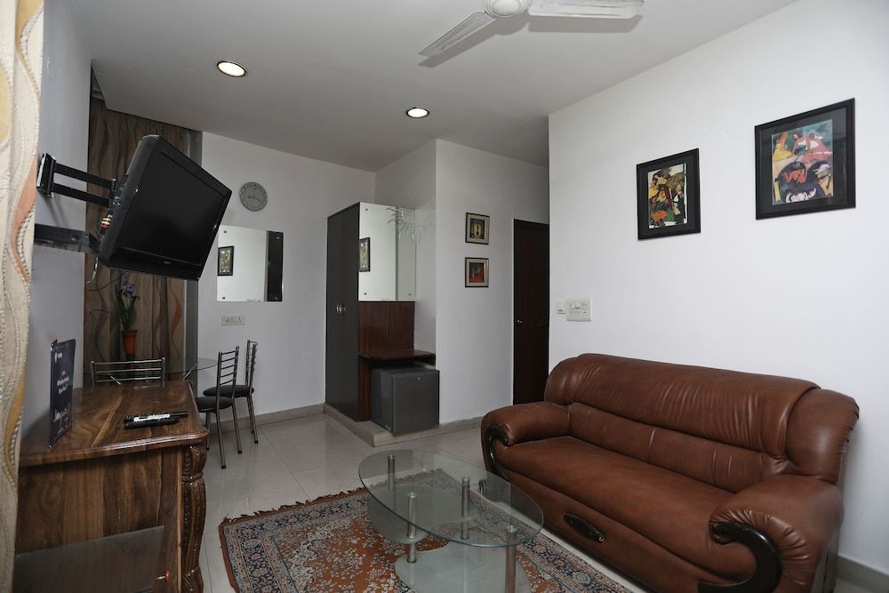 OYO 14777 White Tiger Villa Standard Room 16