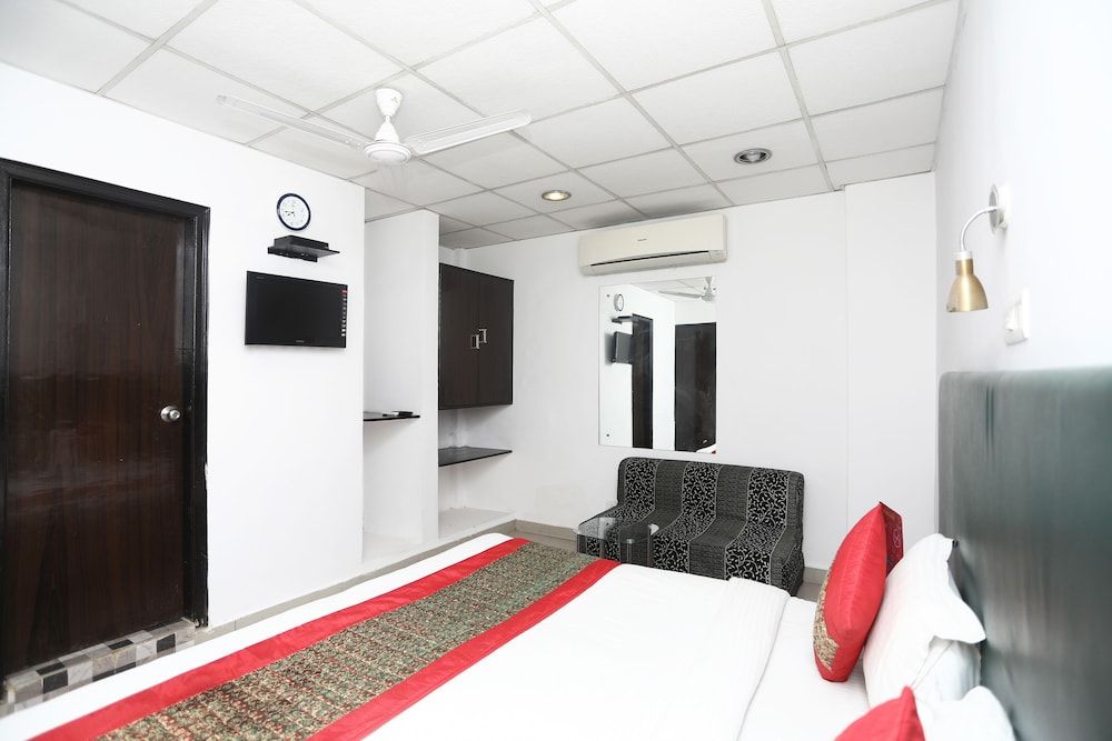 OYO 14777 White Tiger Villa Standard Room 15