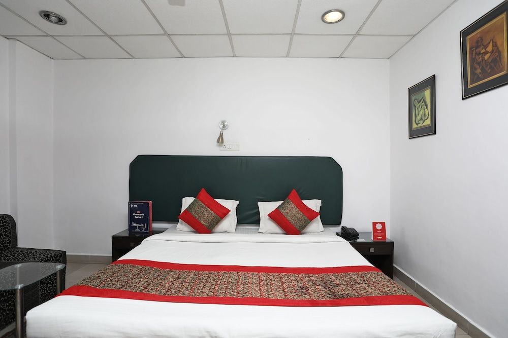 OYO 14777 White Tiger Villa Standard Room 5