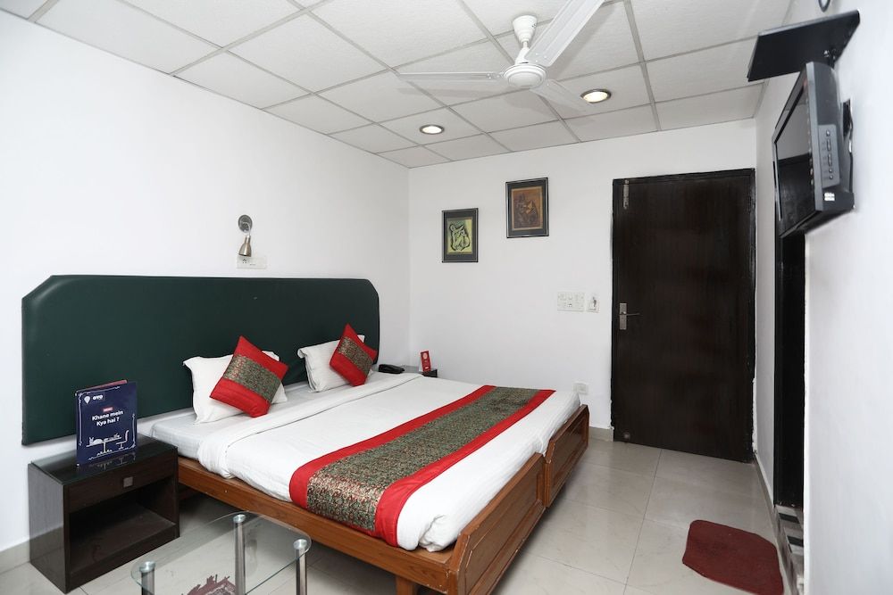 OYO 14777 White Tiger Villa Standard Room 14