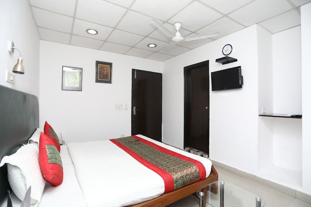 OYO 14777 White Tiger Villa Standard Room 3