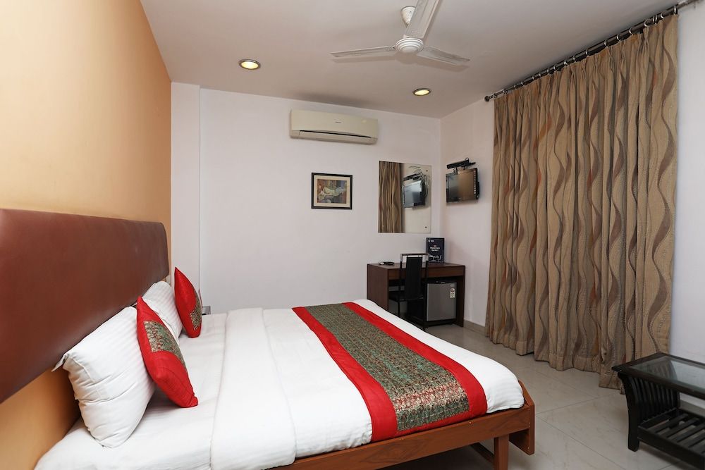 OYO 14777 White Tiger Villa Standard Room 2