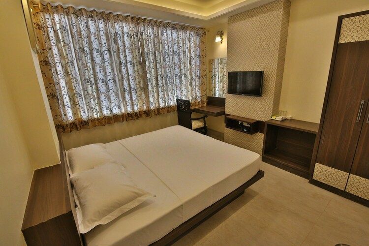 Suite room with garden view