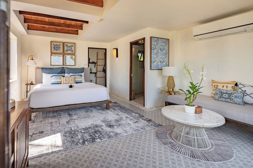 Beachfront Rooftop Suite