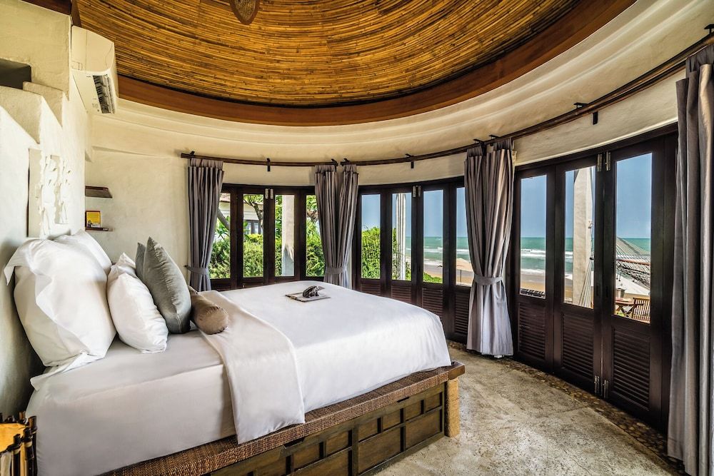 Beachfront Pool Suite