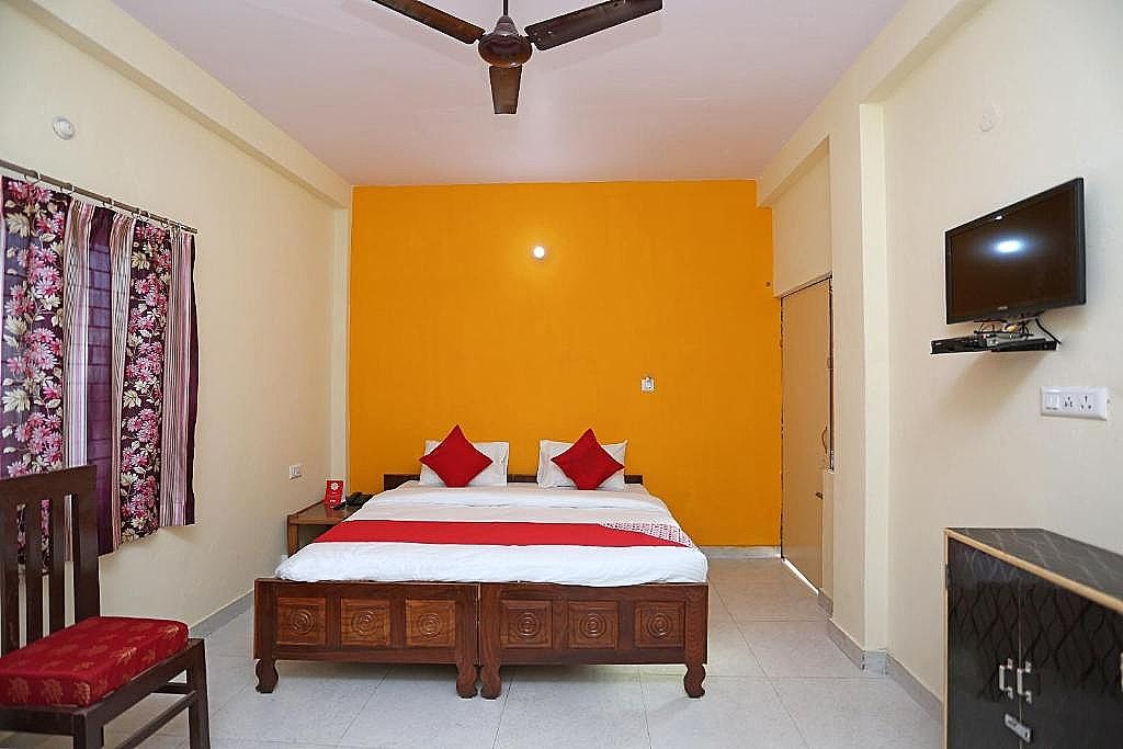 OYO Flagship 22406 Shree Shree Guest House Classic Room 4