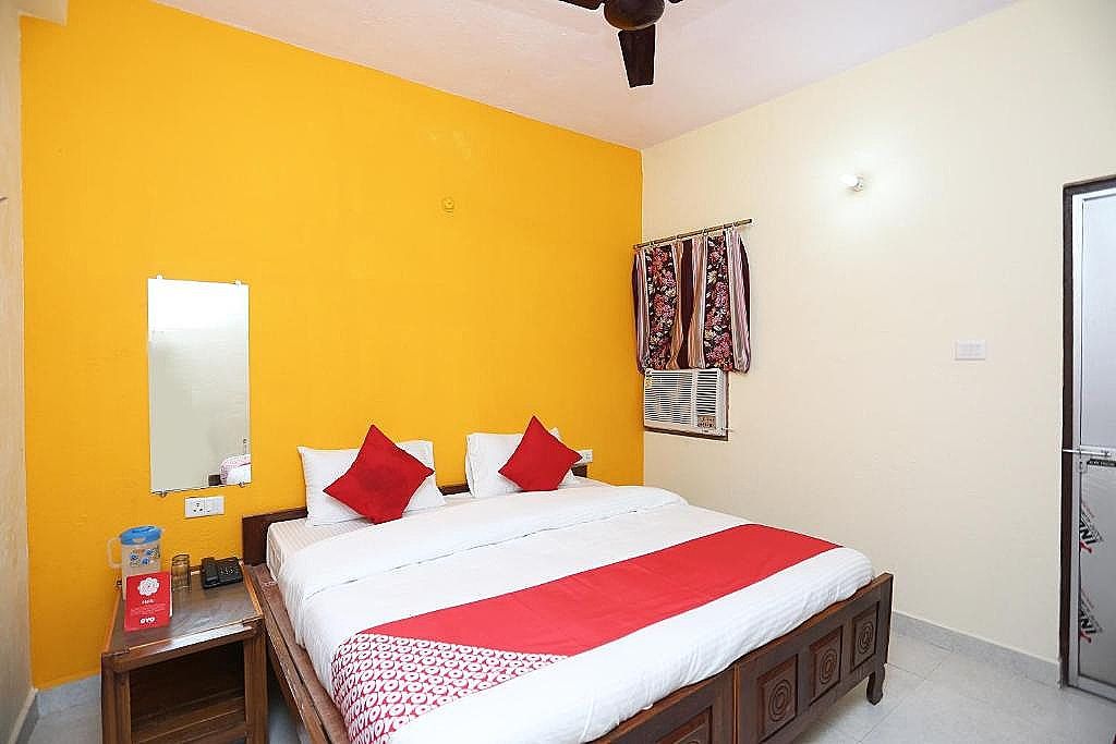 OYO Flagship 22406 Shree Shree Guest House Classic Room